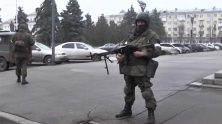 Ukraynada inzibati binalar silahlılar tərəfindən ələ keçirildi - VİDEO - YENİLƏNDİ