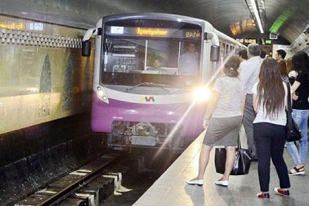 Bakı metrosunda gənc özünü qatarın altına atdı – YENİLƏNİB