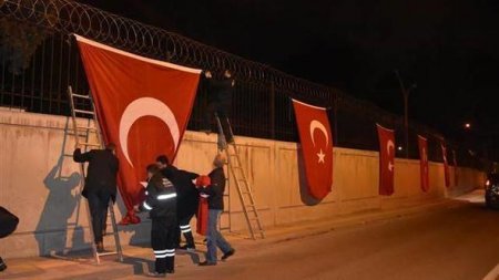 NATO komandanı türk bayraqlarının endirilməsini tələb etdi –İzmirdə
