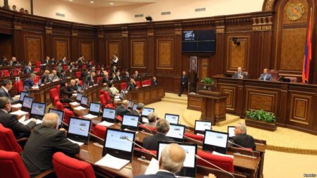 Erməni parlamentinin fəaliyyəti iflic oldu –Müxalifətçi deputat bloku siyasi boykot elan etdi