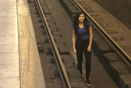 Bakı metrosunda qız qatar yoluna düşdü, heç kim "görmədi" - FOTO
