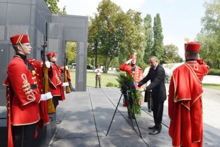 Prezident İlham Əliyev “Ağrı Divarı” abidəsini ziyarət etdi –FOTO