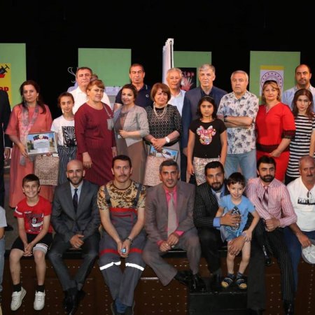 Dərbəndə Azərbaycan Teatrında “Rəngsaz” tamaşasının təqdimatı  olmuşdur. FOTOLAR.