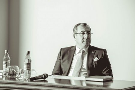 Vüqar Abbasov / Səyyar siqaret satıcılığından holding prezidentliyinə 