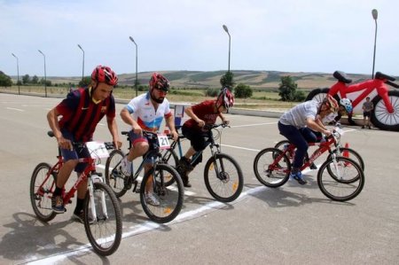 Jurnalistlər arasında velosiped yarışı keçirildi – FOTO