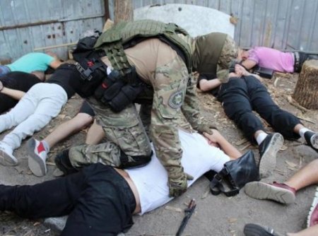 Ukrayna polisi oğru “sxodka”sını dağıtdı: saxlanılanlar arasında azərbaycanlı kriminal avtoritetlər də var