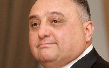 Sabiq nazirin xanımı: "Eldar Mahmudovun danışmaq imkanı yoxdur"