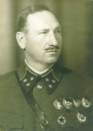 Stalin və Jukov ölümə təhrik etdiyi, almanlar tərəfindən isə hərbi təmtəraqla dəfn olunan general-FOTO