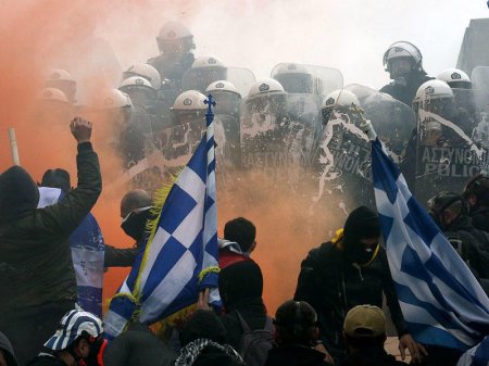 Yunanıstan çalxalanır: "Makedoniya" kəlməsi aranı qarışdırdı - VİDEO/FOTO