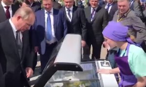 Putin dondurmanı niyə hər dəfə eyni satıcıdan alır?