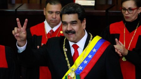Venesuela diplomatları Boliviyanı tərk edib