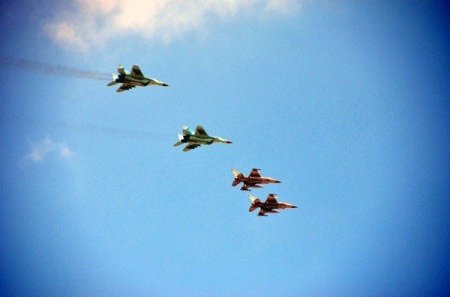 İsrail Suriyada hərbi obyektlərə hava zərbələri endirib