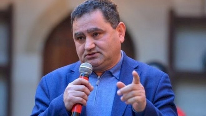 Qalmaqallı deputatla jurnalistlər arasında qarşıdurma yarandı