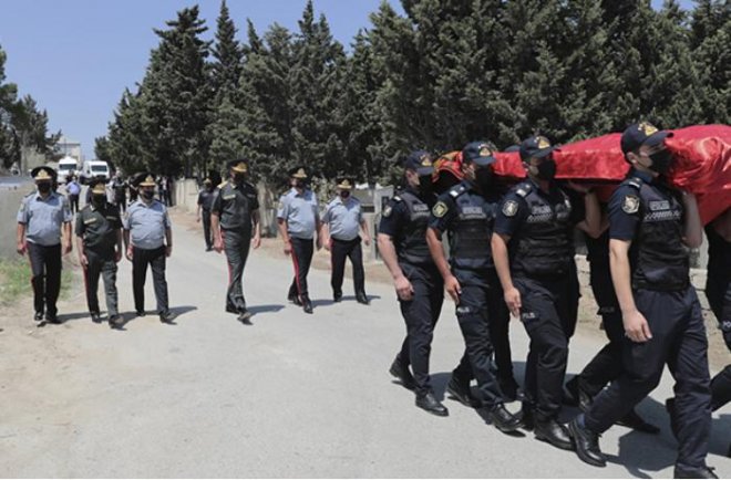 Vilayət Eyvazov vəfat edən polislə vida mərasimində iştirak edib