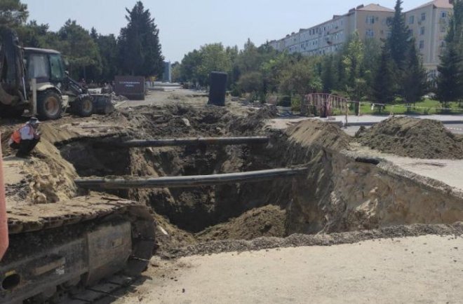 Sumqayıtda yeni asfaltlanan yolu qazdılar, iş yarımçıq qalıbmış - FOTO