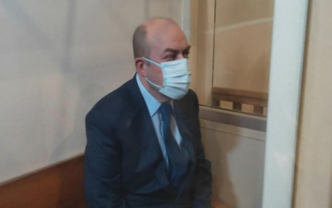 “40 il lazımdır ki, mənə məsləhət verəsən, yerini, həddini bil” - Eldar Həsənov məhkəmədə huşunu itirdi