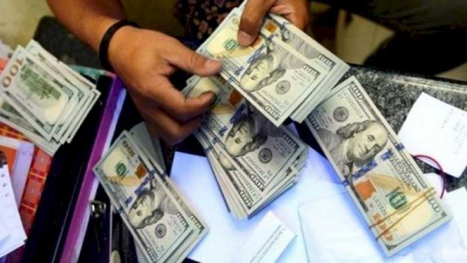 Azərbaycan bankları dollar qəbulunu dayandırdı