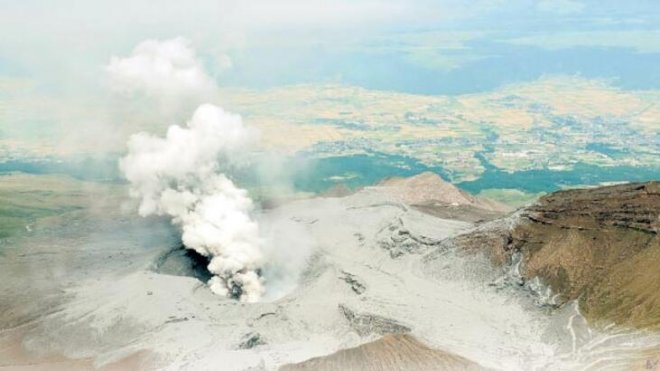 Yaponiyada vulkan püskürdü, tüstü və kül 3,5 km hündürlüyə yüksəldi!