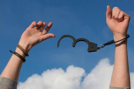 Əfv fərman və sərəncamları ilə 9 minə yaxın məhkum azadlığa buraxılıb RƏSMİ