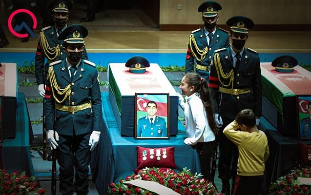 ŞƏHİDLƏRLƏ VİDANIN ƏN TƏSİRLİ ANLARI... - FOTOLAR