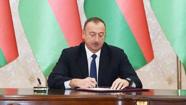 Prezident bir qrup müəllimi təltif edib