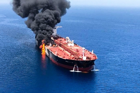 Abu-Dabidə neftlə dolu üç tanker partlayıb