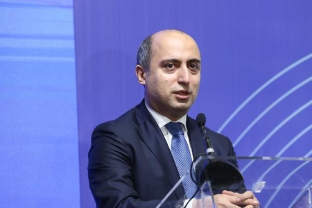 Nazir özünü təcrid edib, məktəblərdə isə virus “at oynadır”