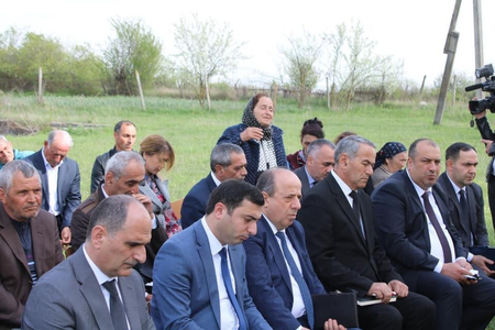 İcra başçısının vətəndaşlarla keçirdiyi qəbulda məmurlar mürgülədi - FOTOLAR