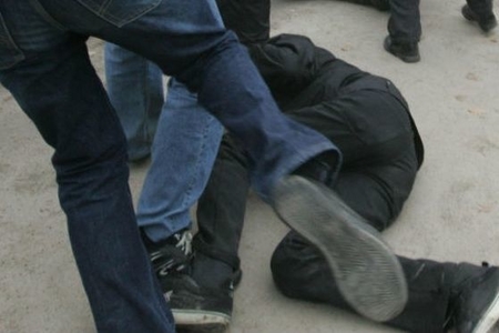 Azərbaycanda vəzifəli şəxslər döyüldü