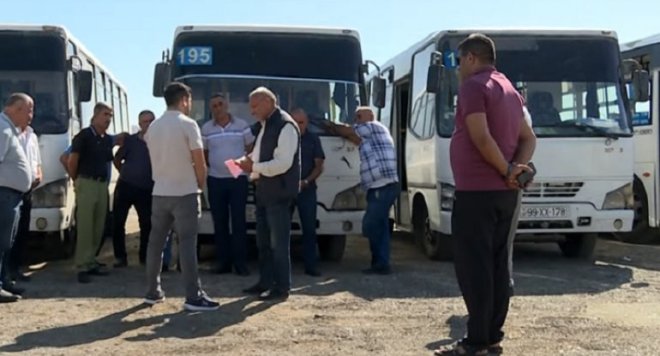Bakıda avtobus sürücüləri sərnişinləri daşımaqdan imtina etdi (VİDEO)