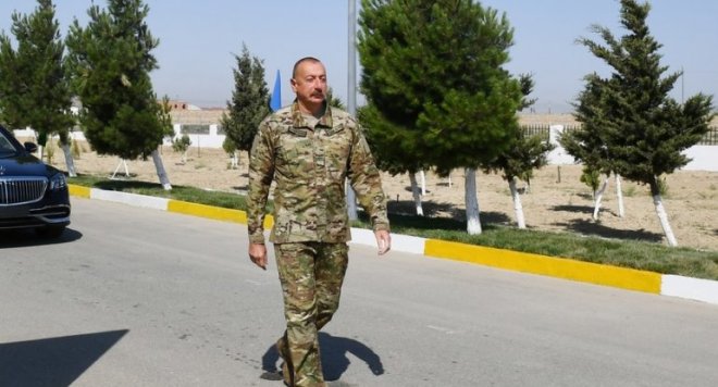 Ali Baş Komandan hərbçiləri təbrik etdi