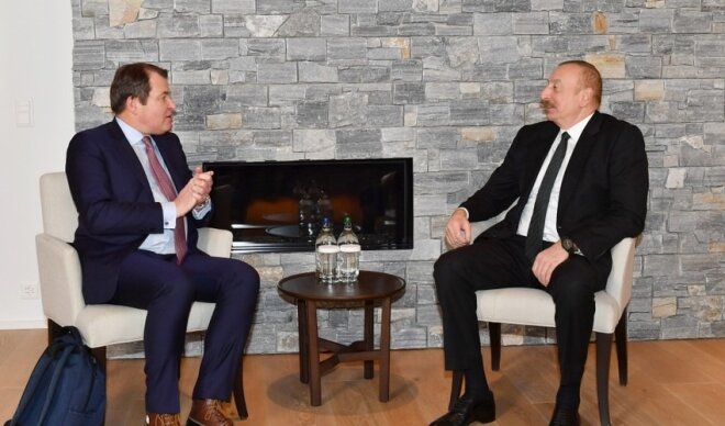 İlham Əliyev Davosda AYİB-in birinci vitse-prezidenti ilə görüşüb