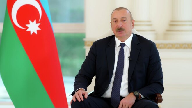 Azərbaycanda dövlət qeydiyyatdan keçmiş bütün siyasi partiyaların sərbəst fəaliyyətinə təminat verilir