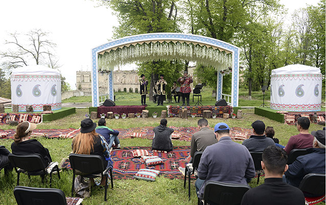 “Xarıbülbül” Beynəlxalq Musiqi Festivalı başladı -