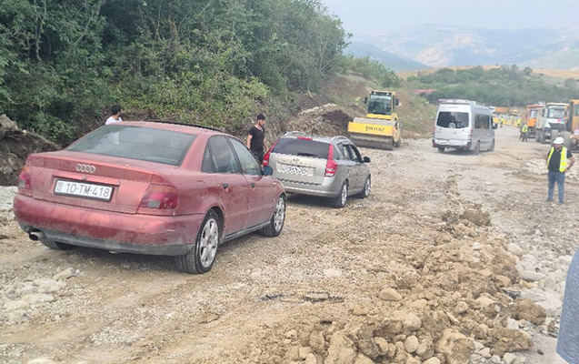 Sürüşmə olan yolda hərəkət bərpa edildi -