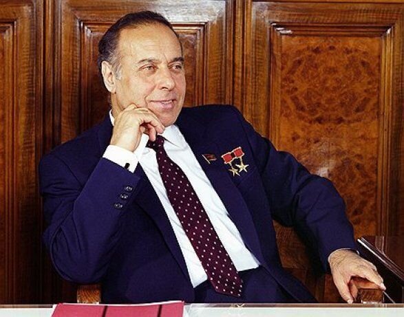 Azərbaycan deyəndə - Heydər Əliyev, Heydər Əliyev deyəndə - Azərbaycan yada düşür.