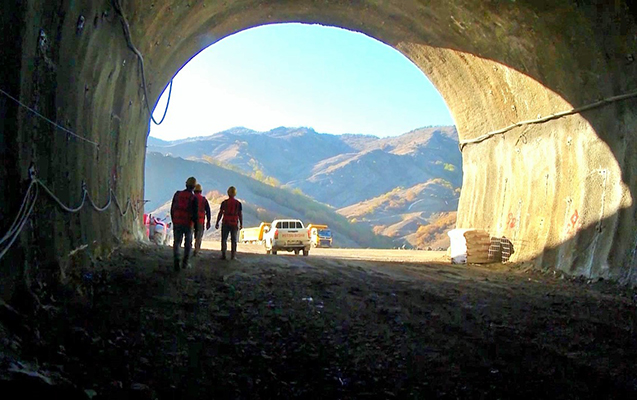 Minanı yeni tunel yoluna qoyublarmış -