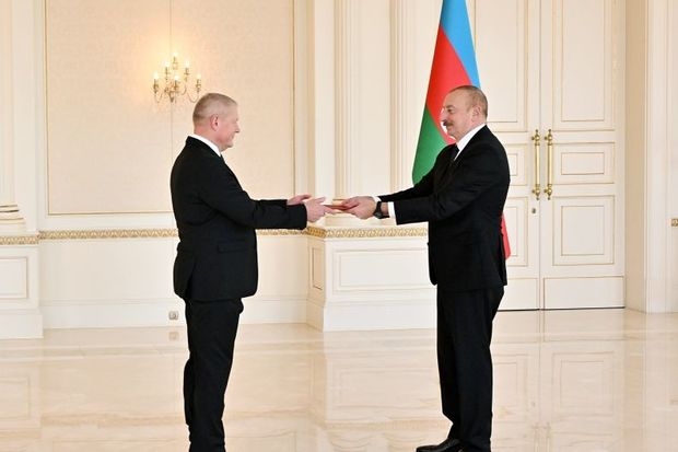 İlham Əliyev Latviyanın ölkəmizə yeni təyin olunmuş səfirinin etimadnaməsini qəbul edib -