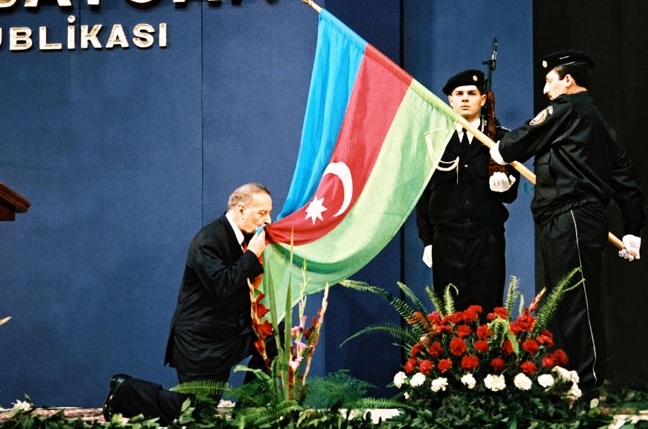 Azərbaycanın tarixində öz üzərinə böyük tarixi missiya götürən yeni Azərbaycan partiyası yarandı