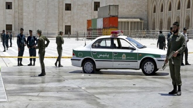 İranda seçki qutusunu daşıyan avtomobilə atəş açıldı -