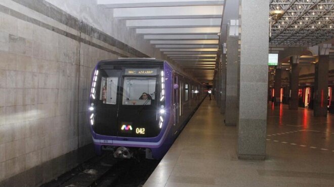 Metroda qatarlar yubandı -