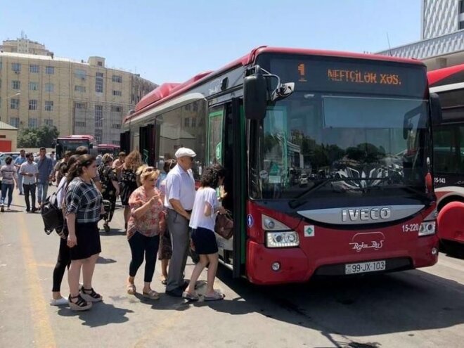 Bakıda 2 avtobus toqquşdu -