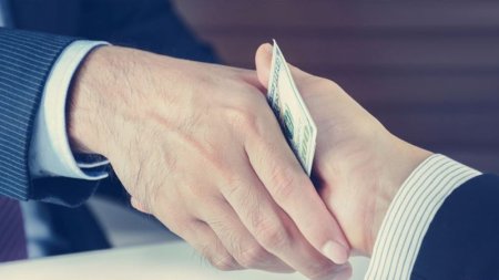 Rüşvət alan keçmiş məmurla bağlı QƏRAR