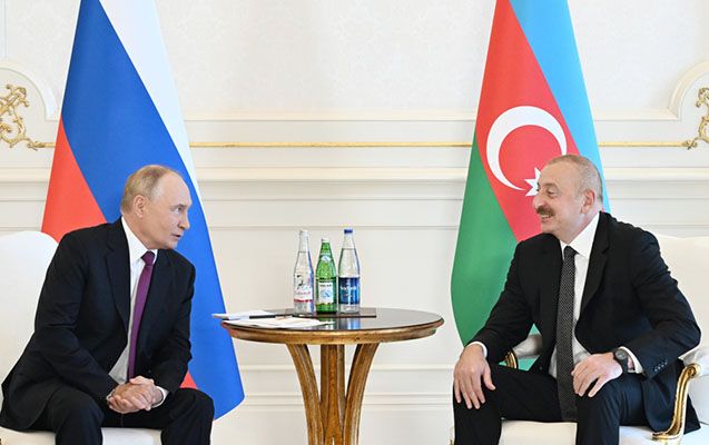 “Gülüstan” sarayında Putinin şərəfinə dövlət ziyafəti verildi