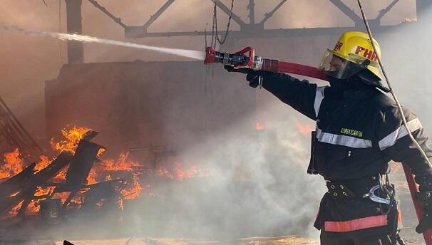 Bakıda yaşayış binasında yanğın -