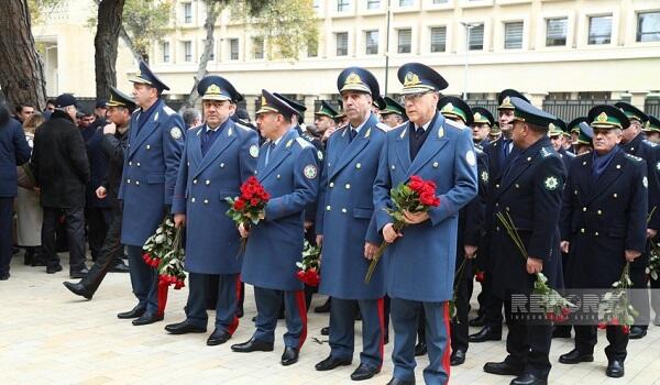 Dövlət və hökumət rəsmiləri Fəxri xiyabanda -