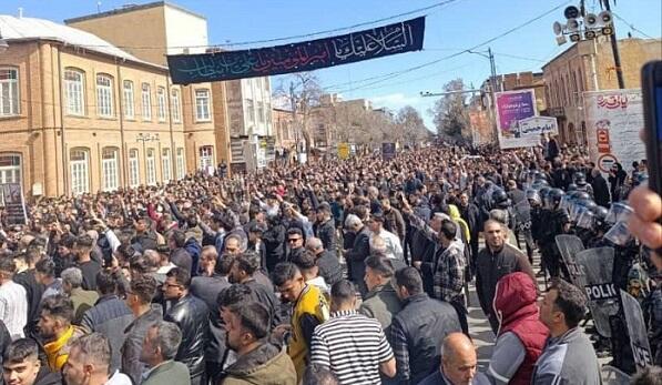 Urmiyada azərbaycanlılar ayağa qalxdı -