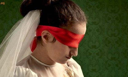 Ailəsi 13 yaşında ana olan qızından imtina etdi