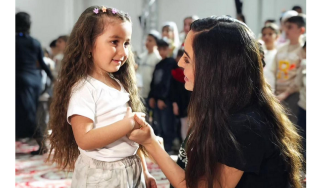 Şəhidin 9 yaşlı övladı Leyla Əliyevaya: "Sizin də atanız bir qəhrəmandır! İstəyirik ki, bu mahnını bir yerdə ifa edək!"