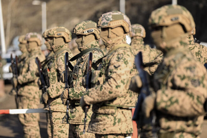 Daxili Qoşunların Baş İdarəsinin hərbçilərinin maaşları yeni redaksiyada təsdiqlənib
